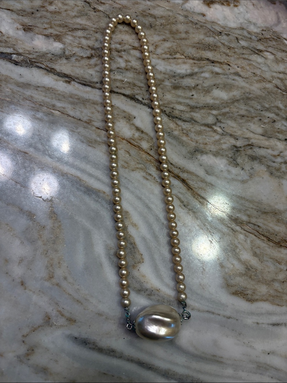 Pearl Necklace with Baroque Center in Cream